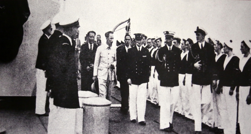 Lần đầu Hồ Chủ tịch đến Quảng Ninh là ngày 24/3/1946, khi Bác hội kiến với Cao ủy Pháp là Georges Thierry d’Argenlieu trên tuần dương hạm của Pháp đỗ trên Vịnh Hạ Long. Ảnh tư liệu.