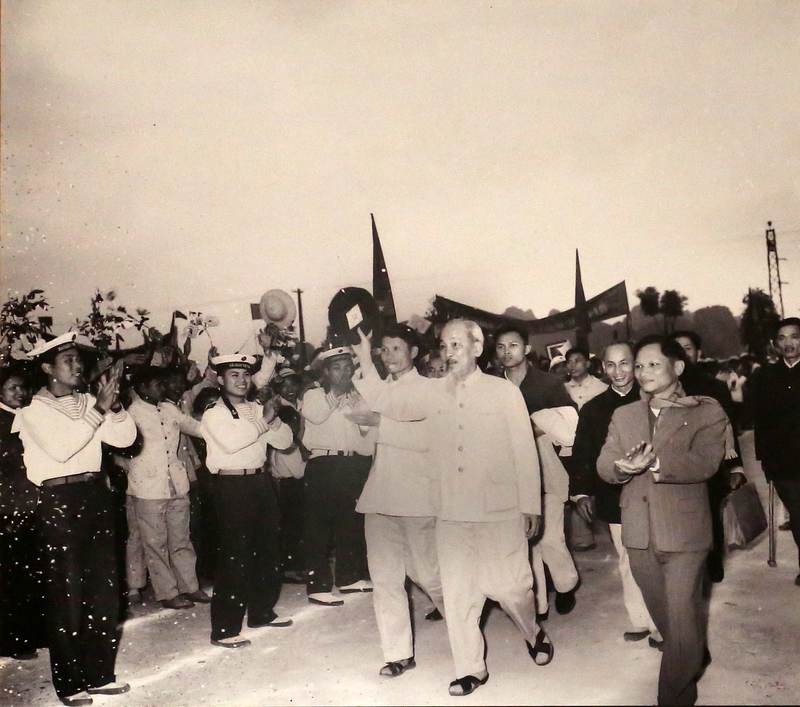 Ngày 2-2-1965, (tức ngày Mùng 1 Tết Nguyên đán Ất Tỵ), Bác Hồ đã về thăm, chúc tết đồng bào, cán bộ, các lực lượng vũ trang tỉnh Quảng Ninh. Ảnh tư liệu.