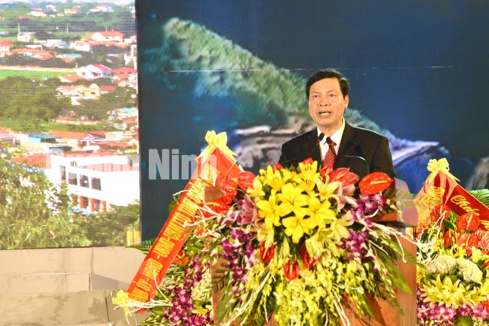 Đồng chí Nguyễn Đức Long, Phó Bí thư Tỉnh uỷ, Chủ tịch UBND tỉnh phát biểu tại Lễ Công bố thành lập TX Đông Triều.