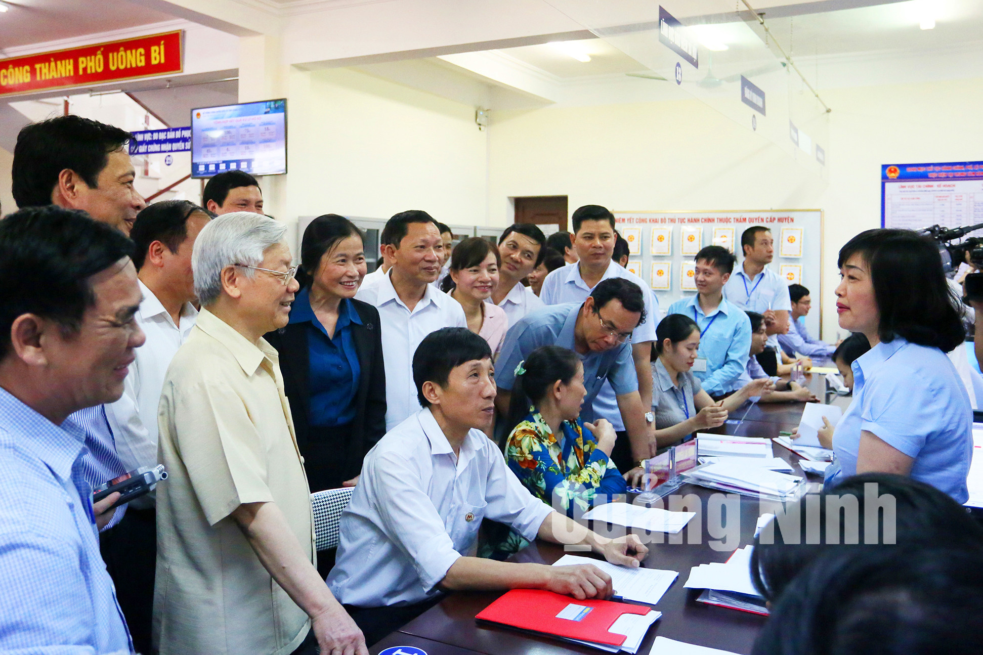 Tổng Bí thư Nguyễn Phú Trọng thăm Trung tâm hành chính công TP Uông Bí