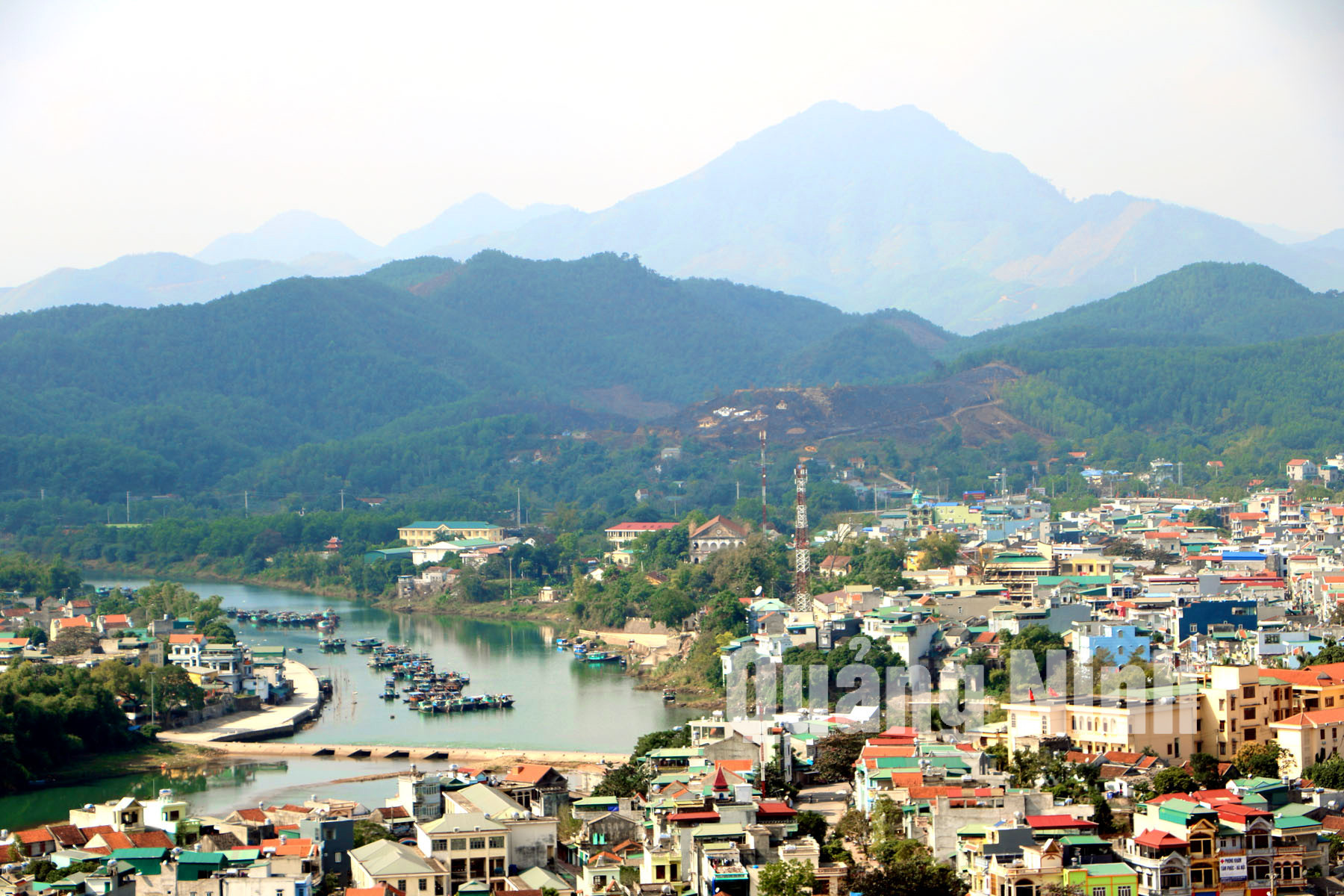 Thị trấn Tiên Yên đang trên đà phát triển, phấn đấu trở thành đô thị loại 4 vào năm 2018. Ảnh: Thanh Sơn