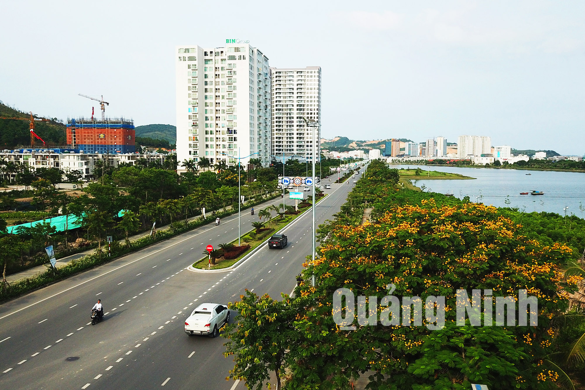 Tuyến đường du lịch Hoàng Quốc Việt, phường Hùng Thắng, TP Hạ Long (7-2018). Ảnh: Đỗ Phương