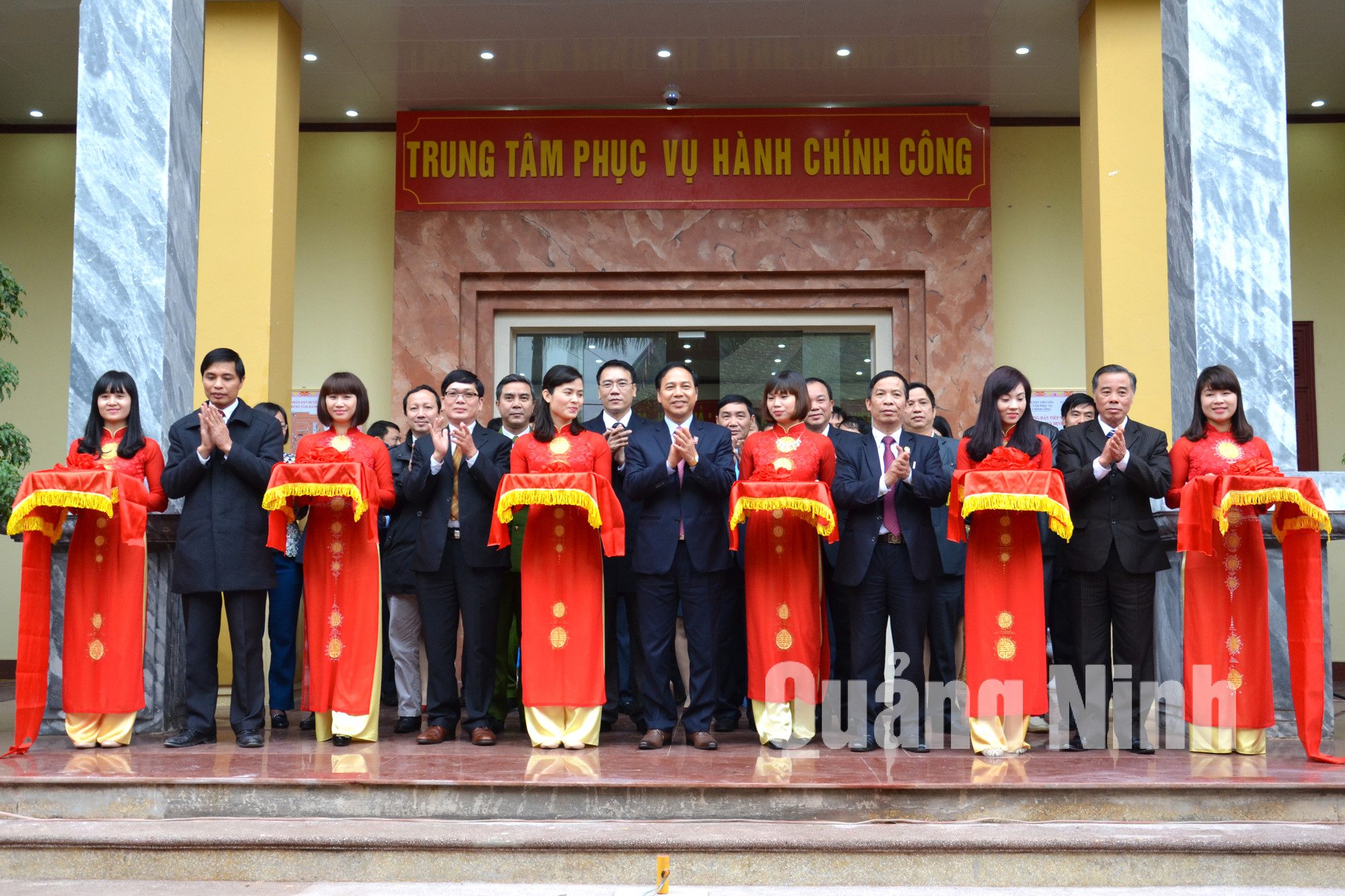 Sáng 3-2-2015, UBND huyện Tiên Yên tổ chức khai trương Trung tâm Phục vụ hành chính công huyện Tiên Yên. Ảnh: Lan Anh