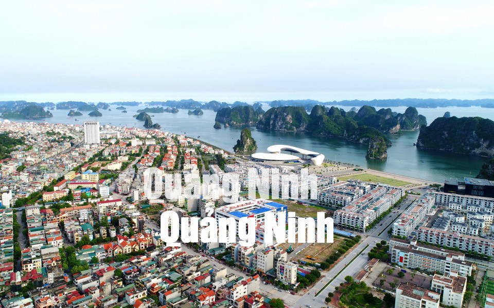 Đô thị ven biển TP Hạ Long (7-2019). Ảnh: Khánh Giang