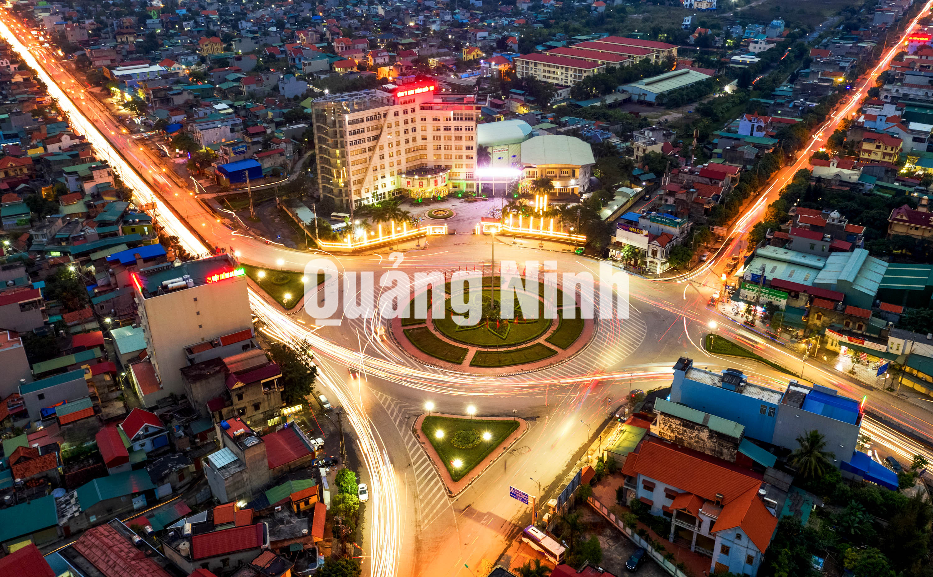 Con đường tỏa sáng (TP Cẩm Phả) (6-2020). Ảnh: Nguyễn Thành Chung