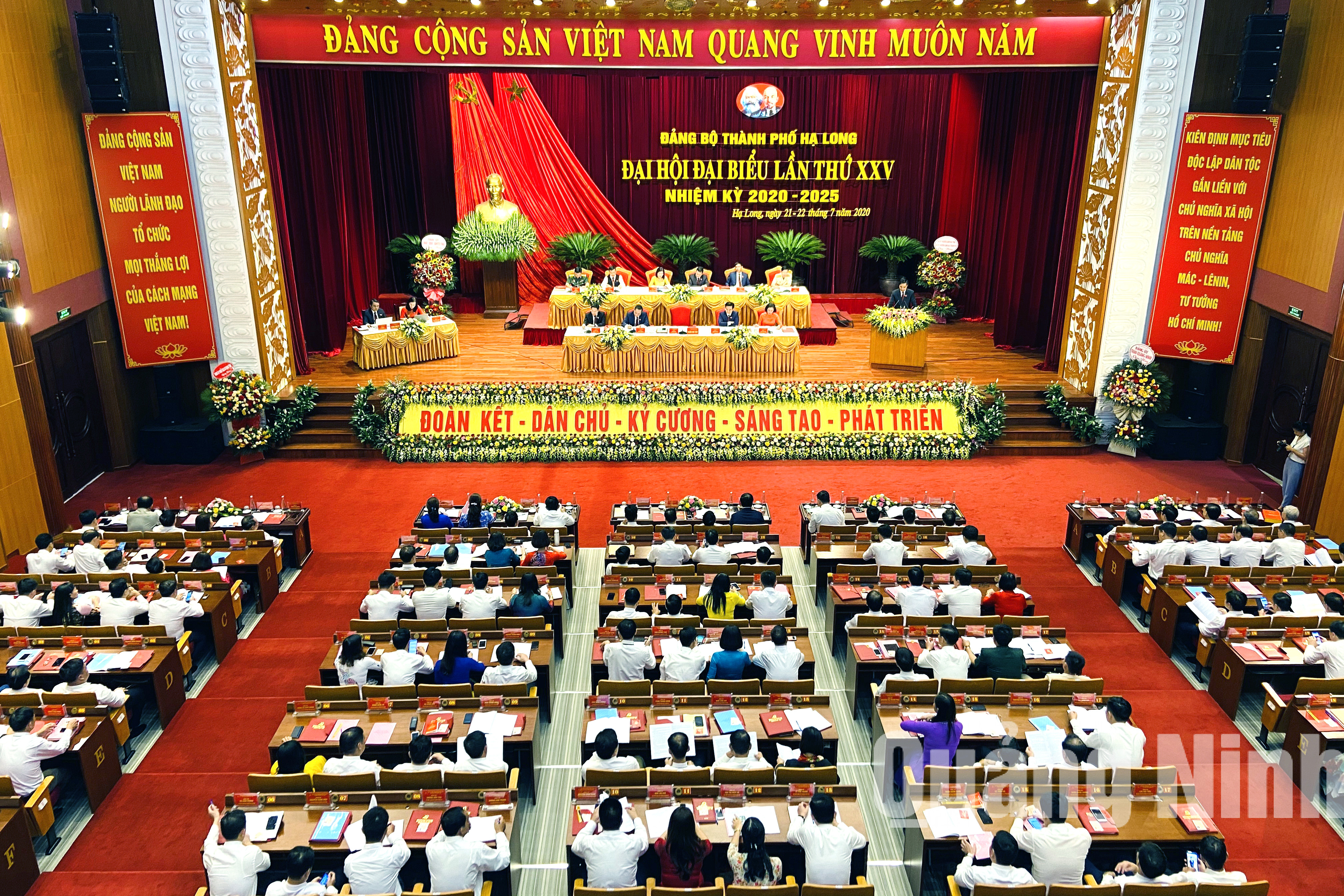 Quang cảnh ngày làm việc thứ hai của Đại hội (7-2020). Ảnh: Thu Chung