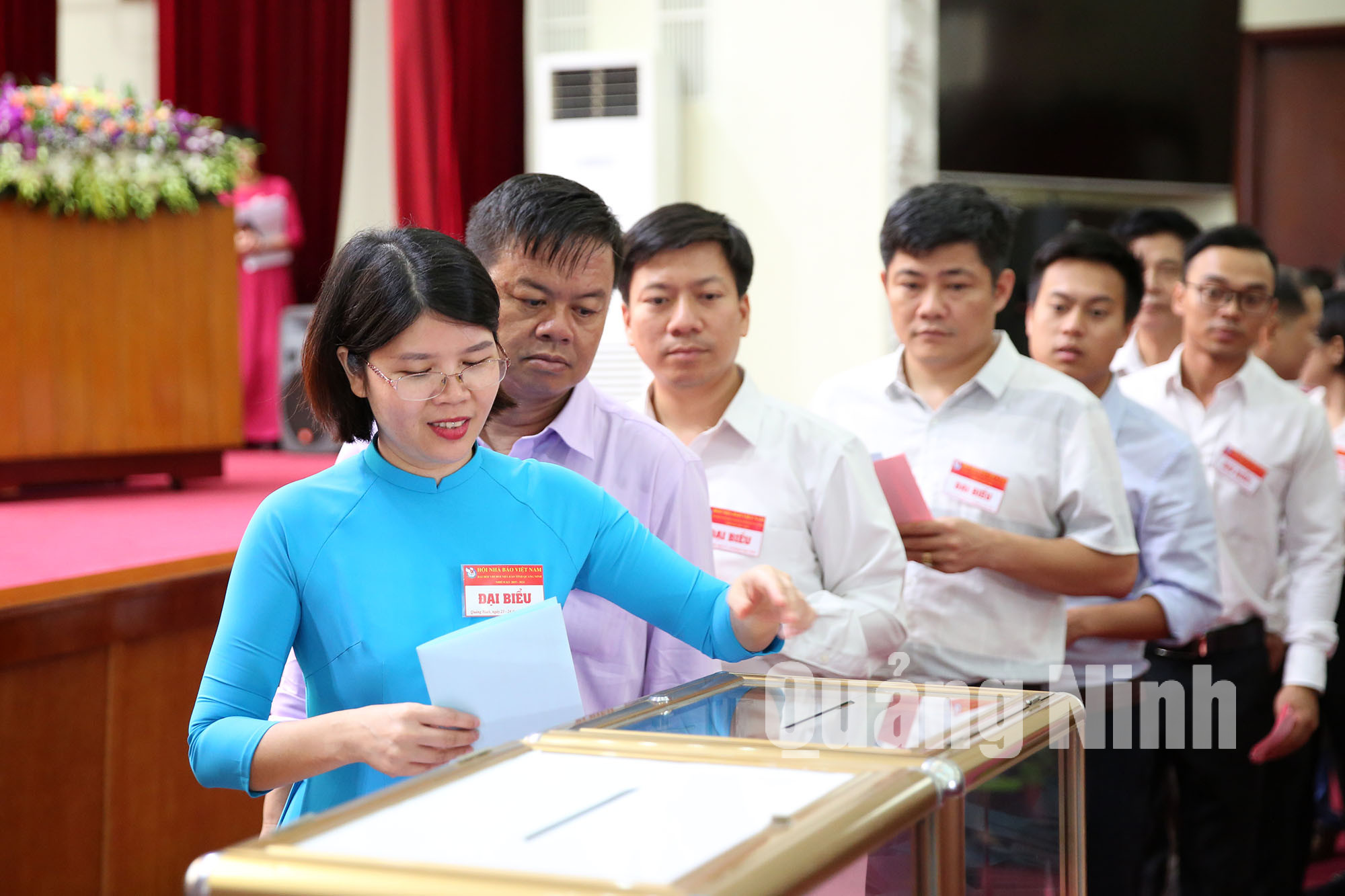 Các đại biểu đã bỏ phiếu bầu Ban Chấp hành Hội Nhà báo tỉnh khóa VIII, nhiệm kỳ 2019-2024 (6-2019). Ảnh: Hùng Sơn