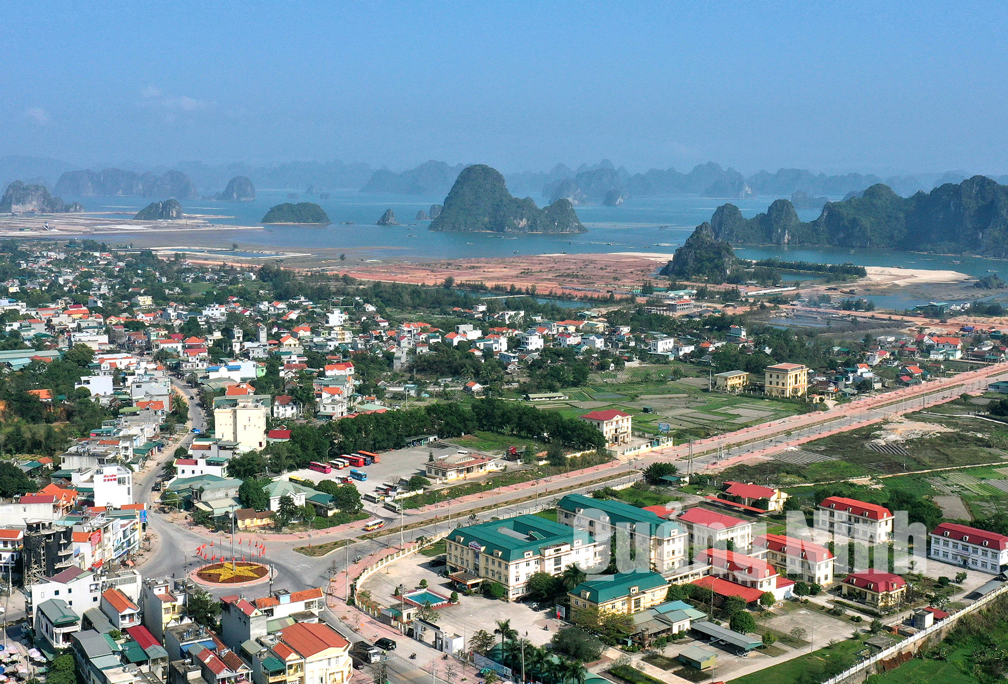 Trung tâm huyện Vân Đồn (3-2020). Ảnh: Đỗ Giang