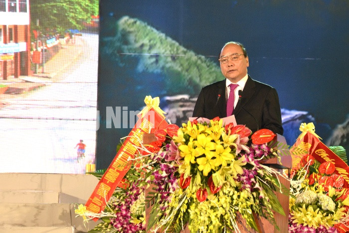 Đồng chí Nguyễn Xuân Phúc, Uỷ viên Bộ Chính trị, Phó Thủ tướng Chính phủ phát biểu tại Lễ Công bố thành lập TX Đông Triều.