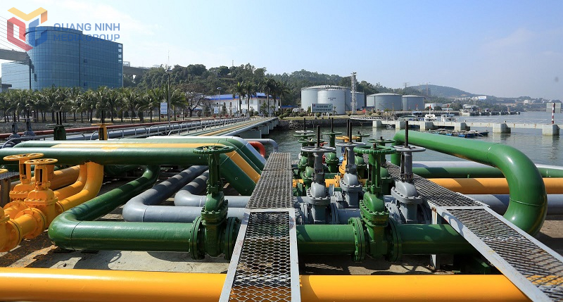 Hệ thống tuyến đường ống tiếp nhận, bơm chuyển xăng dầu của Công ty Xăng dầu B12.