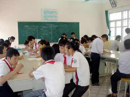 Học sinh Trường Tiểu học, THCS, THPT Văn Lang (TP Hạ Long) học theo phương pháp trao đổi nhóm. (Ảnh minh họa).