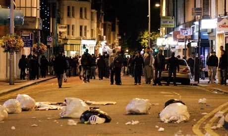 Bạo loạn bùng phát trên khắp nước Anh. Ảnh: AFP. 