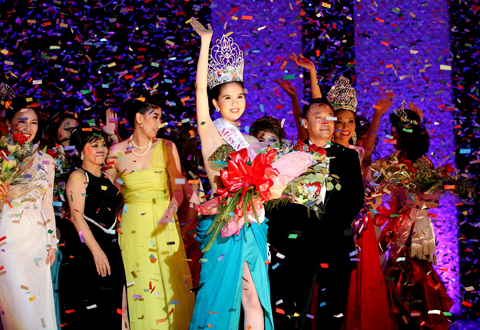 Ngọc Trinh đăng quang Hoa hậu VN Quốc tế.