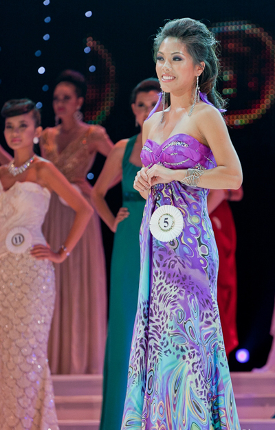 Đây là năm đầu tiên Hoa hậu Việt Nam Quốc tế được tổ chức tại Mỹ. Tuy chưa phải là cuộc thi danh tiếng và quy mô nhưng đã chọn được hơn 20 thí sinh gốc Việt vào vòng chung kết. 