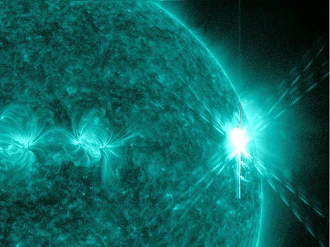Ngày 9/8, phi thuyền Solar Dynamics Observatory của Mỹ phát hiện vụ nổ lớn nhất trên mặt trời trong vòng hơn 4 năm qua. Bức ảnh được chụp bằng camera có khả năng thu nhận tia cực tím. Ảnh: NASA. 