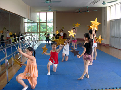 Lớp học múa hè tại Cung Văn hoá thiếu nhi tỉnh.