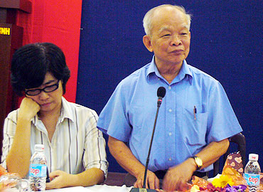 Nhà văn Nguyên Ngọc (phải). Ảnh: Thanh Phúc.