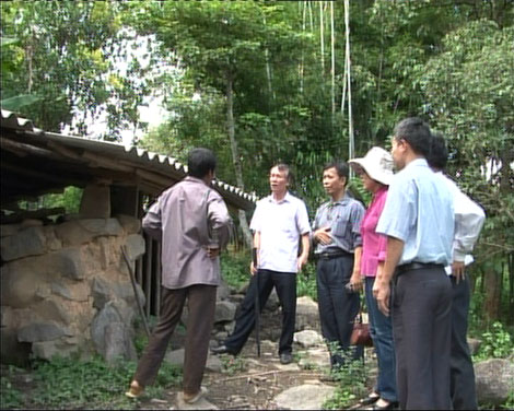 Đoàn giám sát Ban Văn hóa xã hội HĐND tỉnh khảo sát thực tế thực hiện Chương trình 135 tại xã Lục Hồn (Bình Liêu).