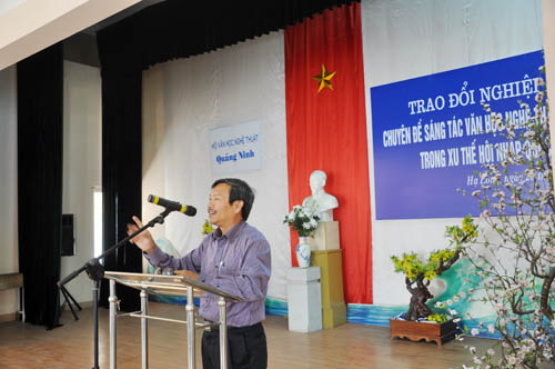 Tiến sỹ Nguyễn An, Hội Nhà văn Việt Nam phát biểu tại buổi toạn đàm