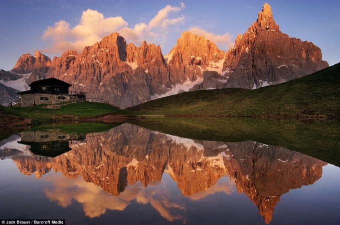 Vị trí quan sát yêu thích của Brauer là Baita Segantini và nhóm Pale di San Martino, gần San Martino di Castrozza ở Dolomites, Ý