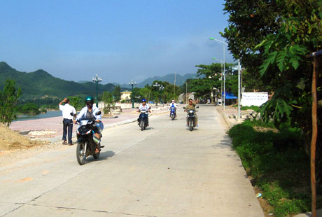 Tuyến phố văn minh đô thị Hải Chi, thị trấn Ba Chẽ được bê tông hoá.
