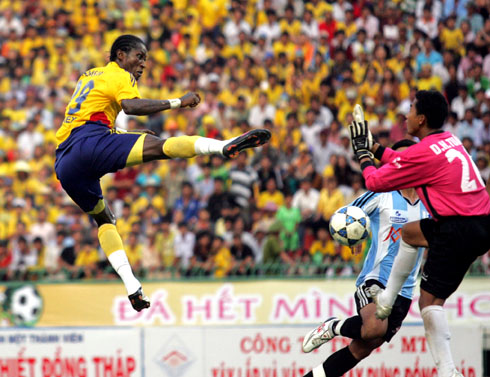 VFF và các ông bầu tranh luận quyền làm chủ V-League. Ảnh: An Nhơn.