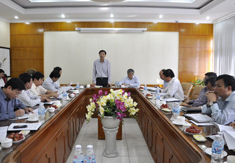 Đồng chí Nguyễn Văn Đọc, Chủ tịch UBND tỉnh phát biểu kết luận buổi làm việc .