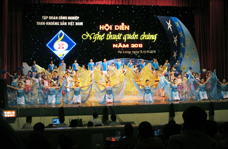 Một tiết mục biểu diễn của đội Công ty Than Hòn Gai tham gia Hội diễn.