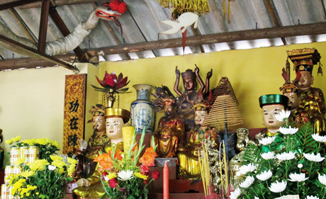 Việc thờ Phật, thờ thần trong cùng một di tích như thế này vẫn diễn ra ở một số công trình tôn giáo, tín ngưỡng trên địa bàn.