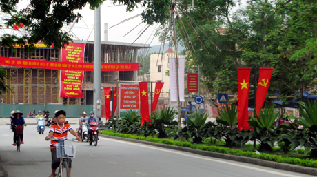 Đường phố Uông Bí ngày càng được mở rộng, khang trang, sạch đẹp.