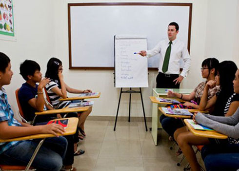 Nhiều sinh viên đại học ra trường vẫn phát âm ngọng. Ảnh minh họa: cungmua
