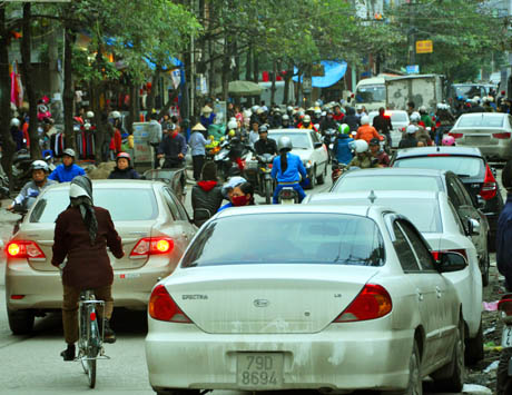 Vào giờ cao điểm đường Tô Hiến Thành luôn xảy ra tình trạng ùn tắc giao thông