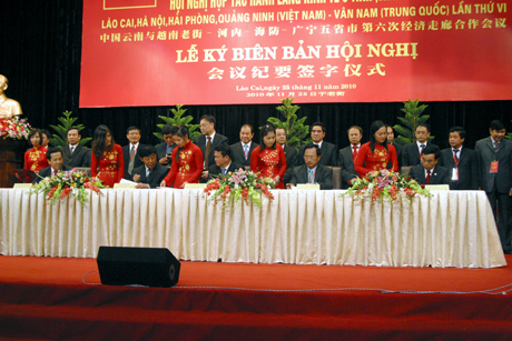 Lễ ký kết biên bản hội nghị hợp tác hành lang kinh tế 5 tỉnh, thành phố Lào Cai, Hà Nội, Hải Phòng, Quảng Ninh (Việt Nam) - Vân Nam (Trung Quốc) lần thứ VI, tháng 11-2010 tại tỉnh Lào Cai.