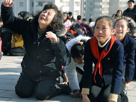 Người dân Triều Tiên bày tỏ lòng thương tiếc đối với nhà lãnh đạo Kim Jong-il.