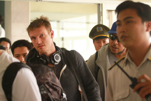 Nick Carter, hot boy của ban nhạc Backstreet Boys, xuống sân bay Tân Sơn Nhất - Ảnh: Nghĩa Phạm