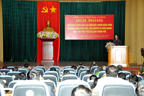 Đồng chí Vũ Hồng Thanh, Bí thư Thành ủy TP Hạ Long kết luận tại hội nghị.