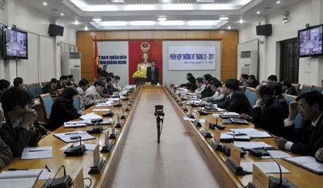 Đồng chí Nguyễn Văn Đọc, Chủ tịch UBND tỉnh phát biểu kết luận kỳ họp.