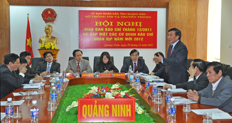 Quang cảnh hội nghị giao ban báo chí tháng 12-2011.
