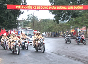 Ra quân thực hiện "năm ATGT 2012"