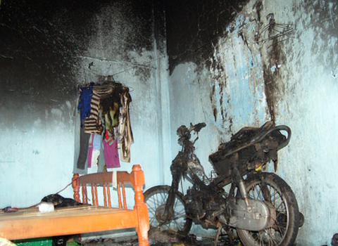 Chiếc xe bốc cháy ngày 6/1 tại căn phòng trọ thuộc khu phố Bình Đức III, phường Bình Hoà, thị xã Thuận An, Bình Dương. Ảnh: H.L.