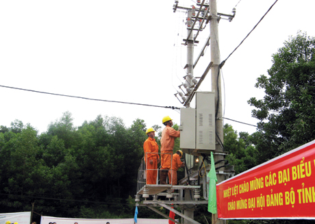 Đóng điện, đưa vào sử dụng trạm biến áp 22/0,4KV-160KVA (quý III-2011) tại thôn Lục Phủ, xã Bắc Sơn (TP Móng Cái) - Gói thầu số 4, số 5 thuộc Dự án xây dựng điện lưới nông thôn Quảng Ninh, giai đoạn 1.