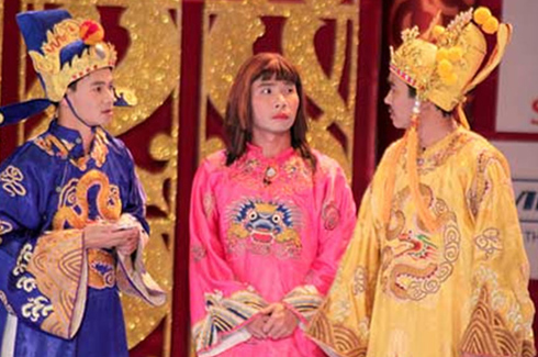 Táo quân 2012 không thay đổi diễn viên vào vai Ngọc Hoàng, Nam Tào và Bắc Đẩu.