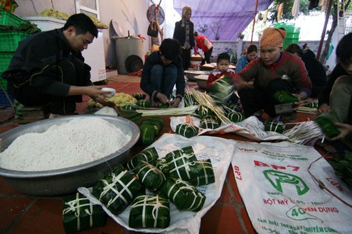 A banh chung needs 6-7 leaves.
