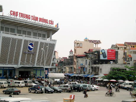 Chợ trung tâm Móng Cái là một trong những chợ đầu mối của khu vực phía Bắc.