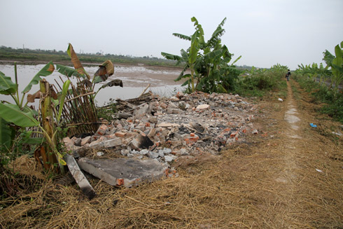 Nhà của gia đình ông Vươn bị san phẳng, đốt phá sau vụ cưỡng chế, nổ súng ngày 5/1. Ảnh: Nguyễn Hưng.