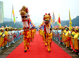 Tưng bừng khai hội xuân Yên Tử 2012