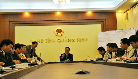 Phó Chủ tịch Thường trực UBND tỉnh Đỗ Thông chủ trì cuộc họp