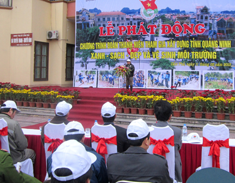 Đồng chí Phạm Minh Chính, Ủy viên T.Ư Đảng, Bí thư Tỉnh ủy phát biểu tại buổi lễ.