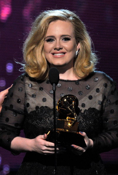 Nữ ca sĩ người Anh Adele giành tổng cộng 6 giải tại Grammy 2012. Ảnh: AFP.