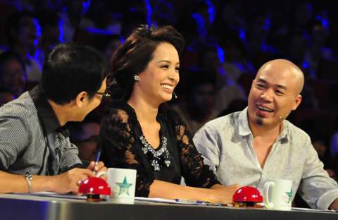 Từ trái qua: ba giám khảo Thành Lộc, Thúy Hạnh vàHuy Tuấn trên ghế nóng Vietnam’s Got Talent.